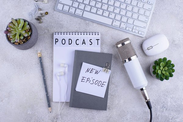 Comment les entreprises de services de gestion de patrimoine peuvent-elles utiliser les podcasts pour attirer des clients?